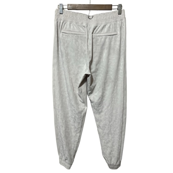 Like New - Athleta Brooklyn Textured Jogger - size 6 - Picture 6 of 7